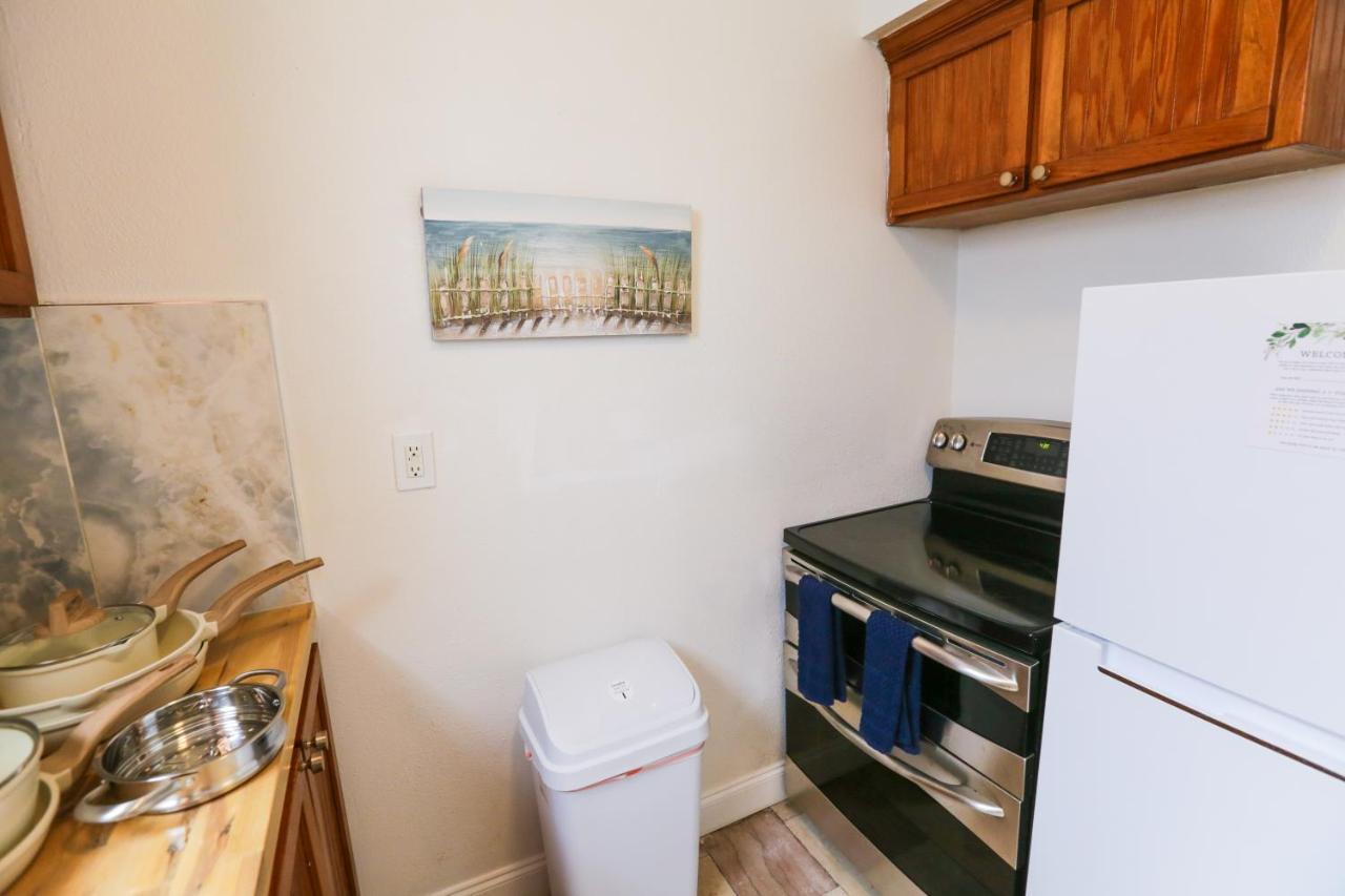 New Listing! Centrally Located Efficiency One Mile To The Beach! Jacksonville Beach Bagian luar foto